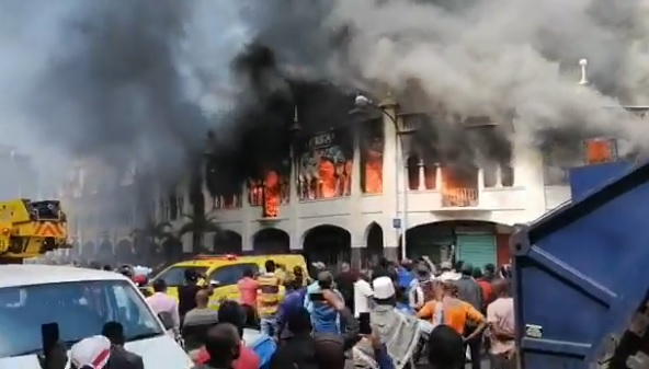 Kebakaran Besar Landa Masjid Bersejarah di Kota Durban Afrika Selatan